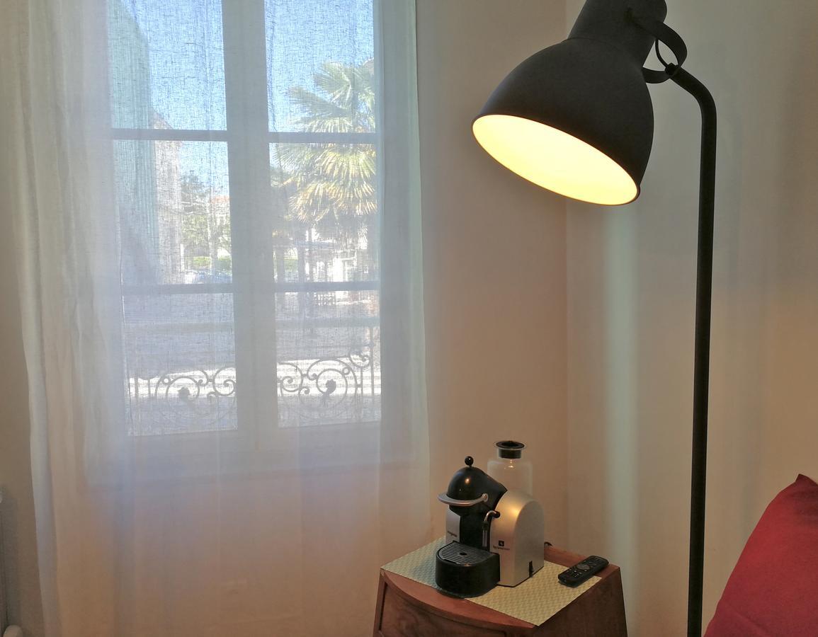 La Loge Du Theatre - Saintes Apartment Exterior photo