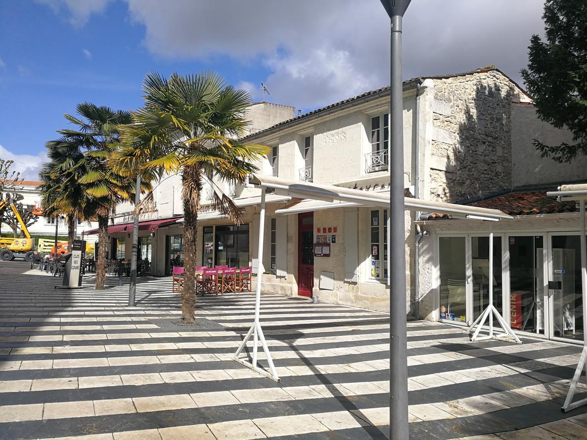 La Loge Du Theatre - Saintes Apartment Exterior photo